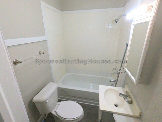 Building Photo - 1304 N Linwood Ave