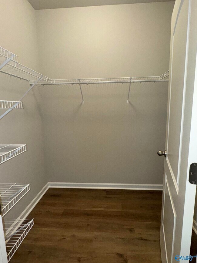 Building Photo - 115 Oak Terrace Ln