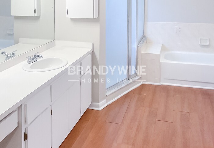 Building Photo - 8122 Hathaway Dr