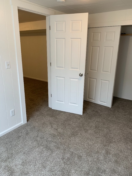 Building Photo - 1124 W Prospect Rd