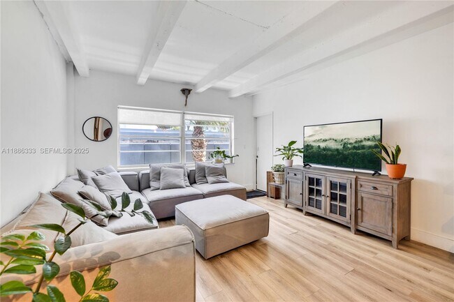 Building Photo - 325 Ocean Dr