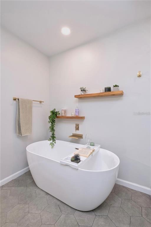 Building Photo - 1221 E Ida St