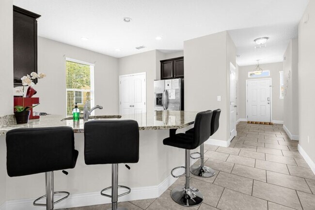 Building Photo - 4159 Oak Tree Dr