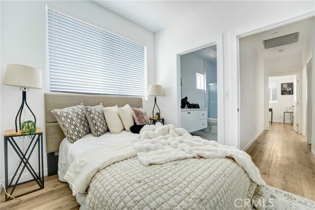 Building Photo - 11956 Vanowen St