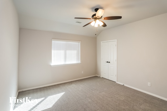 Building Photo - 725 Edinburgh Dr