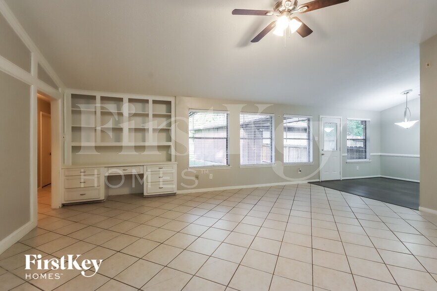 Building Photo - 4014 Cedar Forest Dr