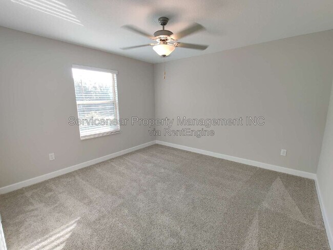 Building Photo - 1618 Roseville St