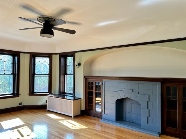 Living room - 5858 N Melvina Ave