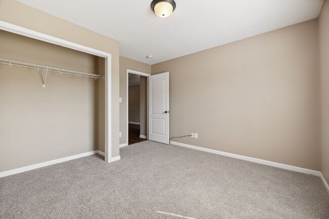 Building Photo - 1723 D THISTLEWOOD DR