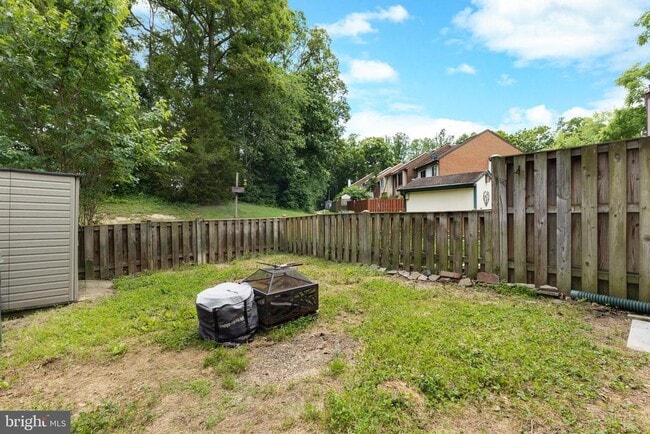 Building Photo - 2813 Cambridge Dr