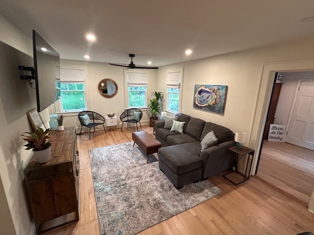 Building Photo - 1558 Folly Rd