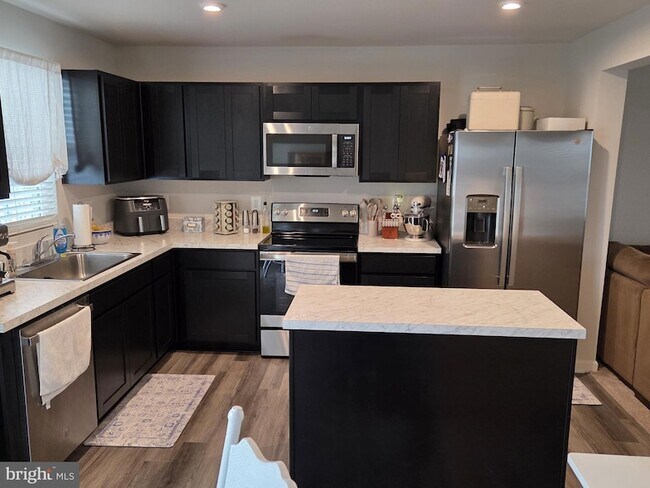 Building Photo - 503 Williams St