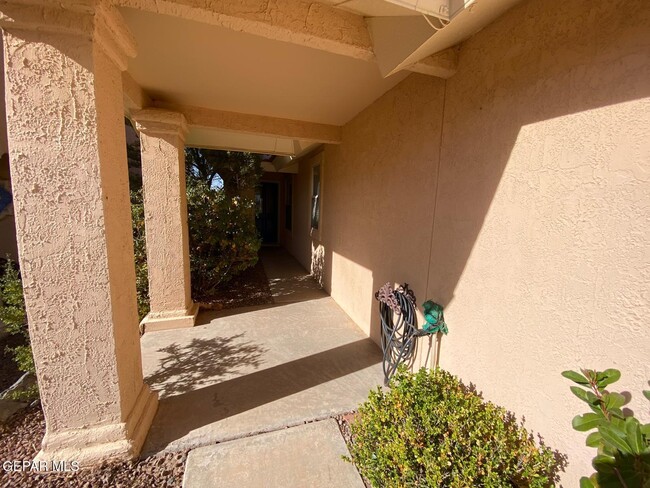 Building Photo - 715 Espada Dr