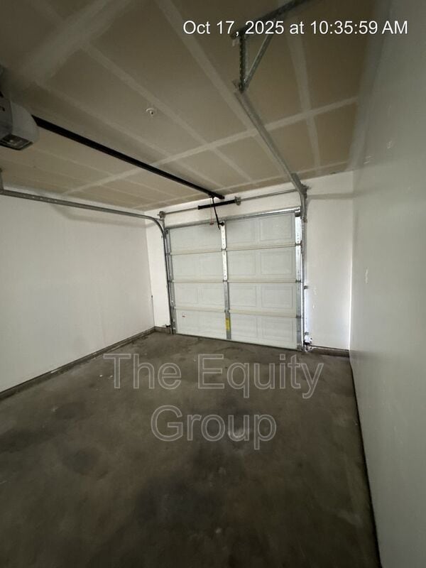 Building Photo - 2220 W Lark Ave