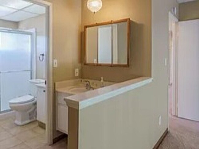 Building Photo - Stately Executive Home on a Cul de sac Ava...