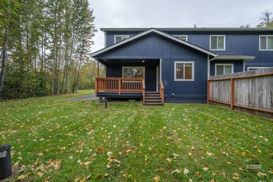 Building Photo - 1501 N Sunny Hill Cir