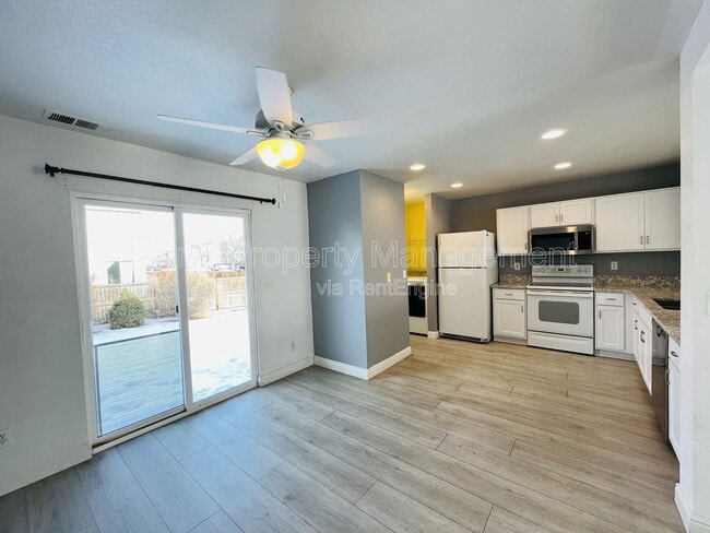 Building Photo - 1217 Bluejay Ave