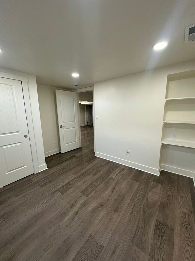 Building Photo - Modern 4-Bedroom South Ogden Home with 2 K...