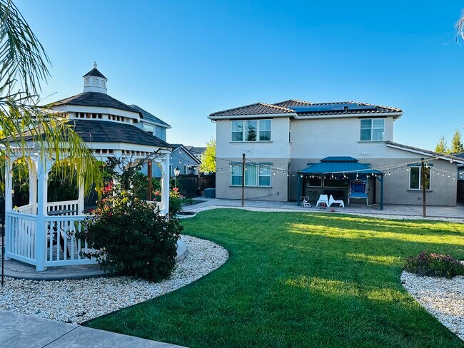 Building Photo - 486 Glenbrook Dr