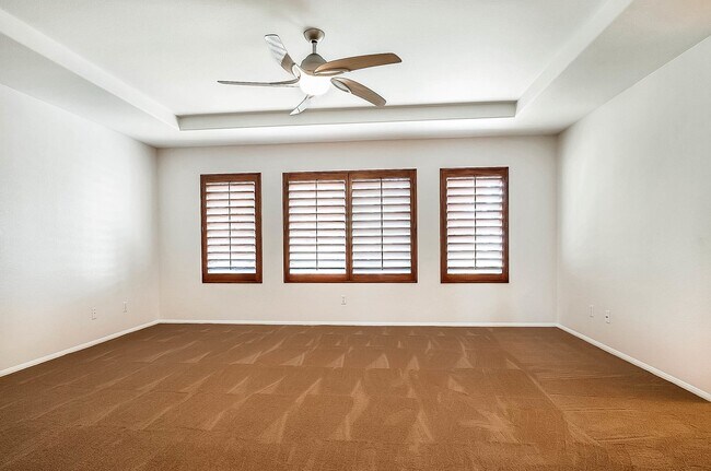 Building Photo - Modern 5 Bedroom in Paseo Del Sol