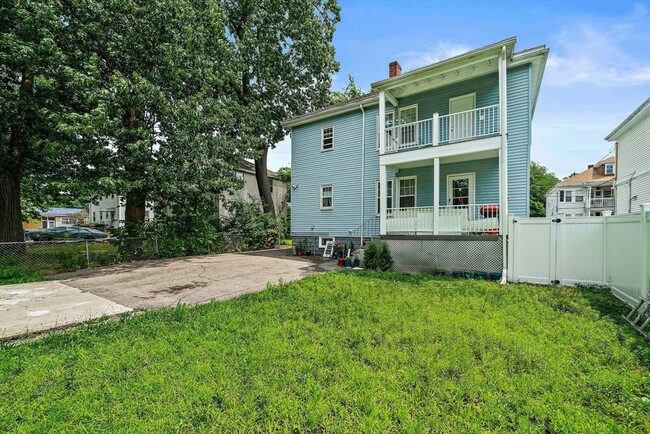 Building Photo - 62 Favre St
