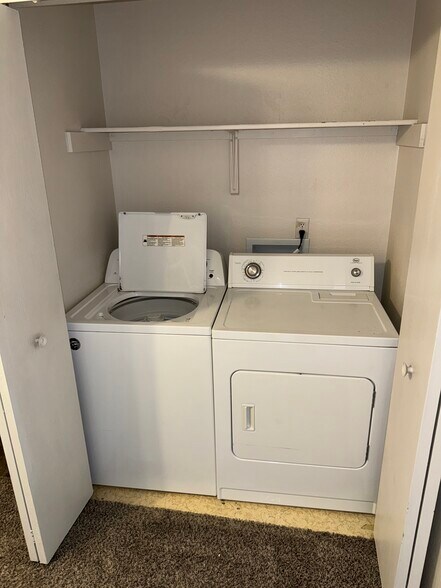 Laundry - 7526 Banner Ct