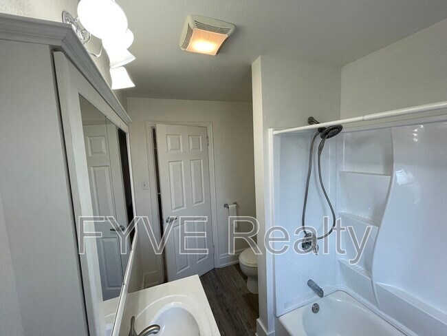 Building Photo - 489 Norton St