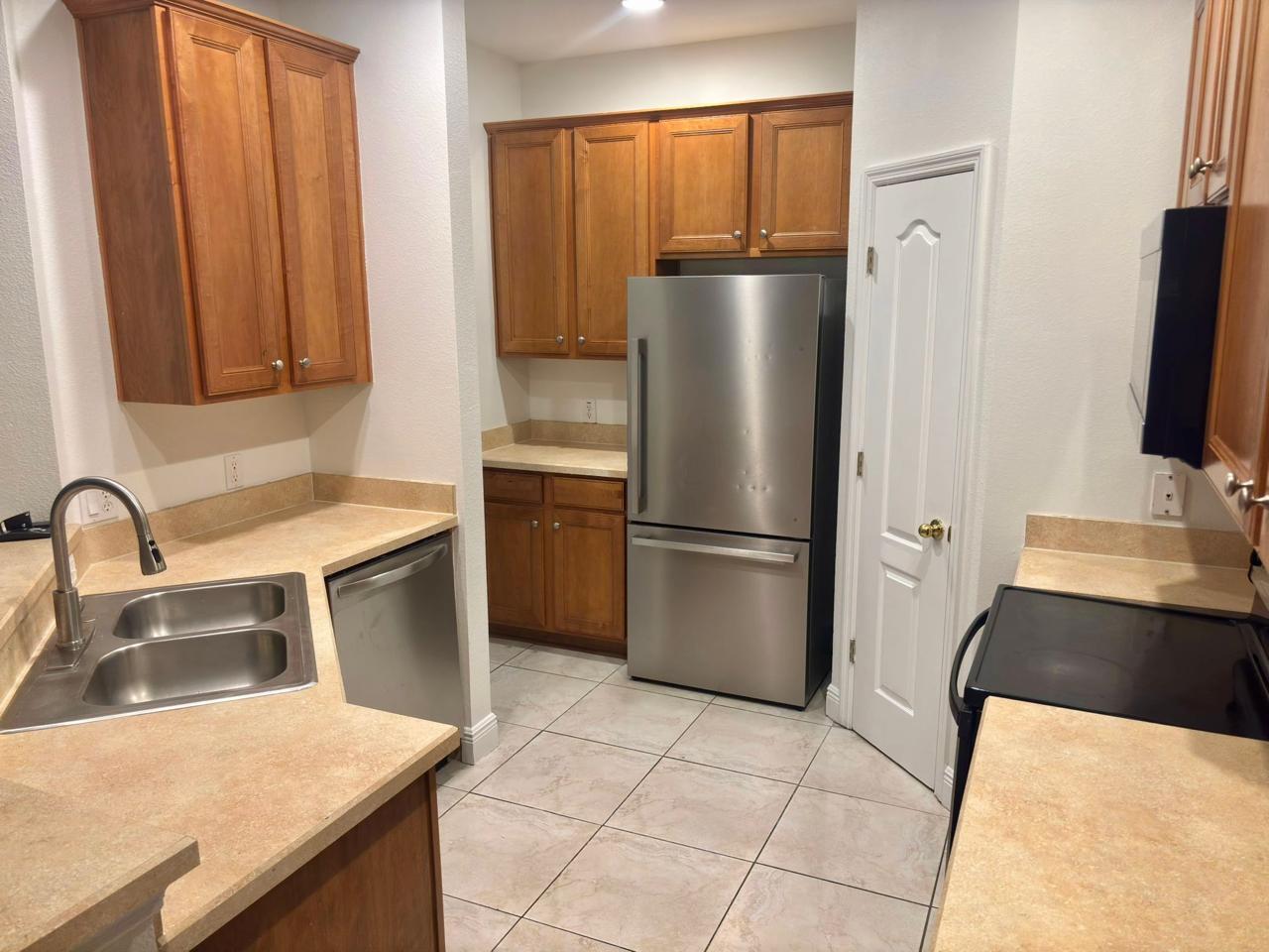 Kitchen - 2047 Estancia Cir