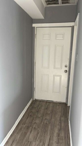 Building Photo - 13 Poplar Pl