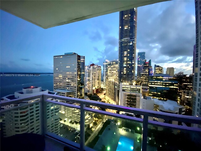 Building Photo - 950 Brickell Bay Dr