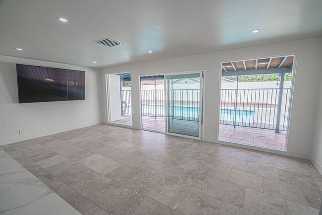 Building Photo - Single-Story 3-Bedroom Pool Home with RV P...