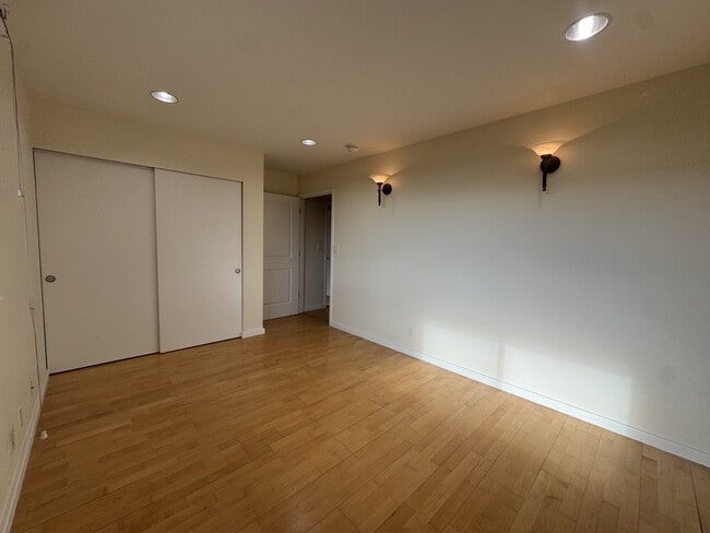 Building Photo - 1021 Koko Head Ave