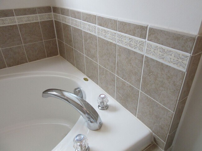 Building Photo - 2386 Abington Dr