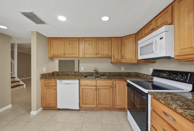 Building Photo - 402 Lakewood Ct