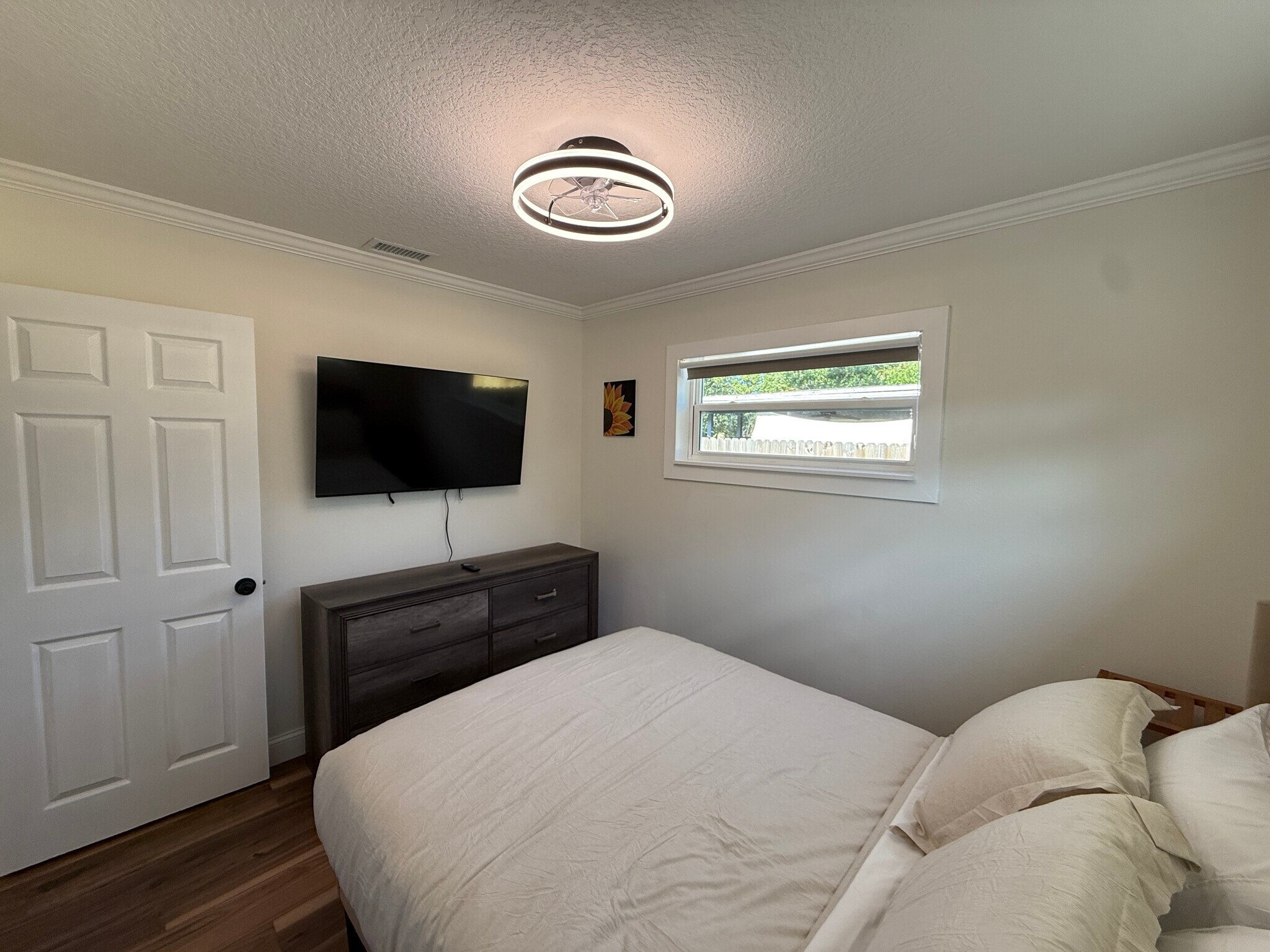 Building Photo - 709 Suzette Dr