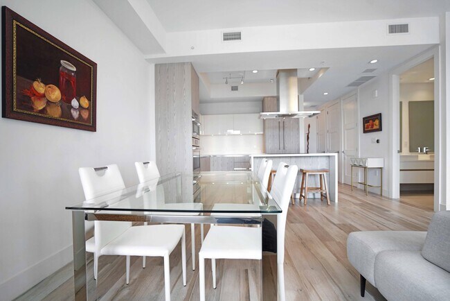 Building Photo - 155 E Boca Raton Rd