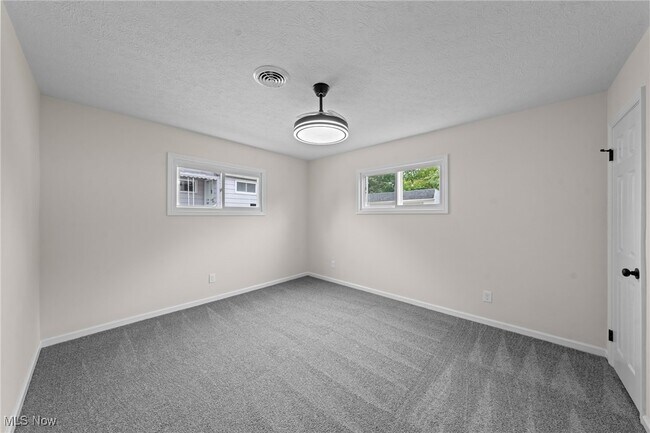 Building Photo - 1539 Longwood Rd