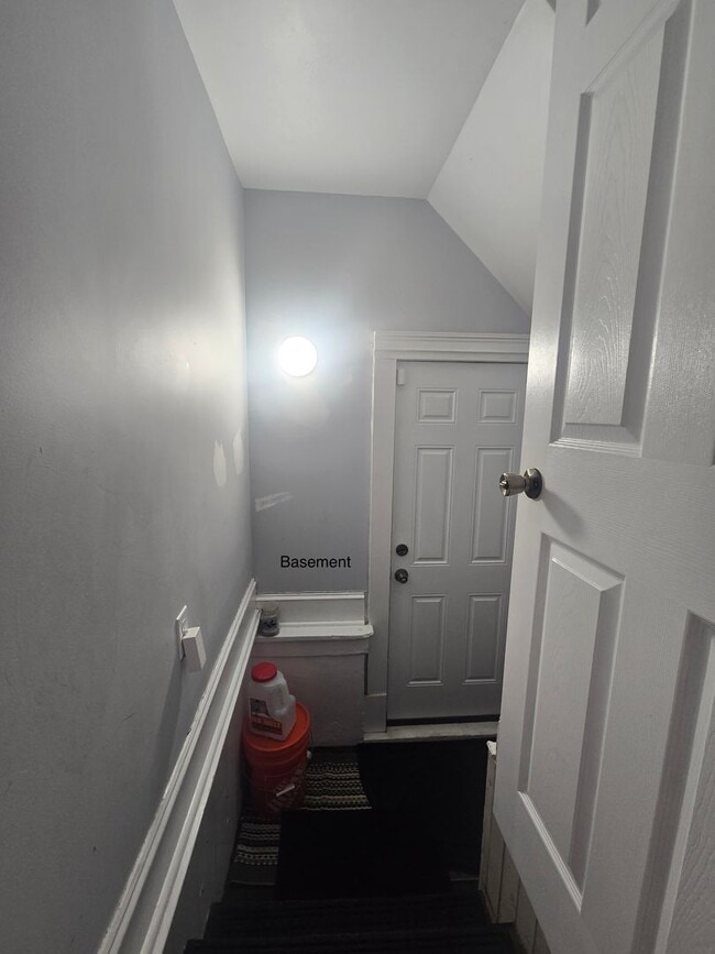 Building Photo - Spacious, meticulously renovated single family: 2-bedroom, 2 full bathroom & finished basement an...