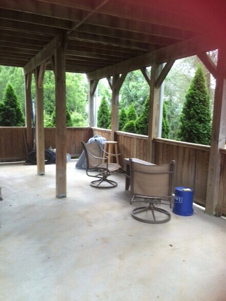 Private Large Deck - 600 W Linden St