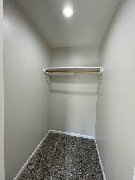 Building Photo - 4359 Lake Ave