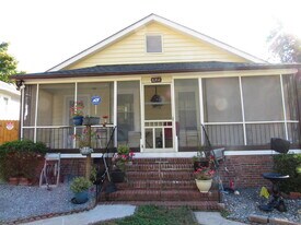 Building Photo - 705 W Markham Ave