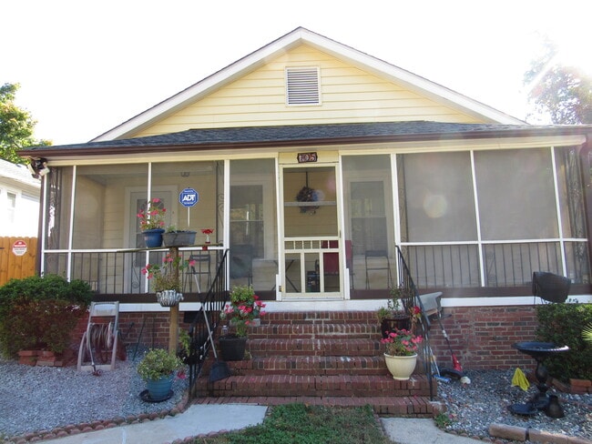 Building Photo - 705 W Markham Ave