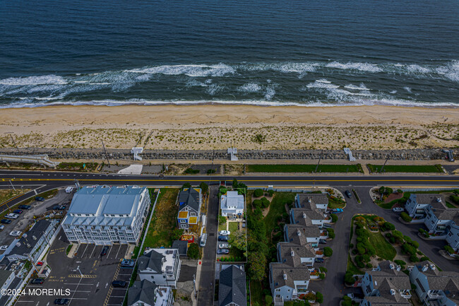 Building Photo - 164 Ocean Ave