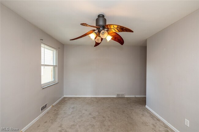 Building Photo - 8221 Pelham Dr