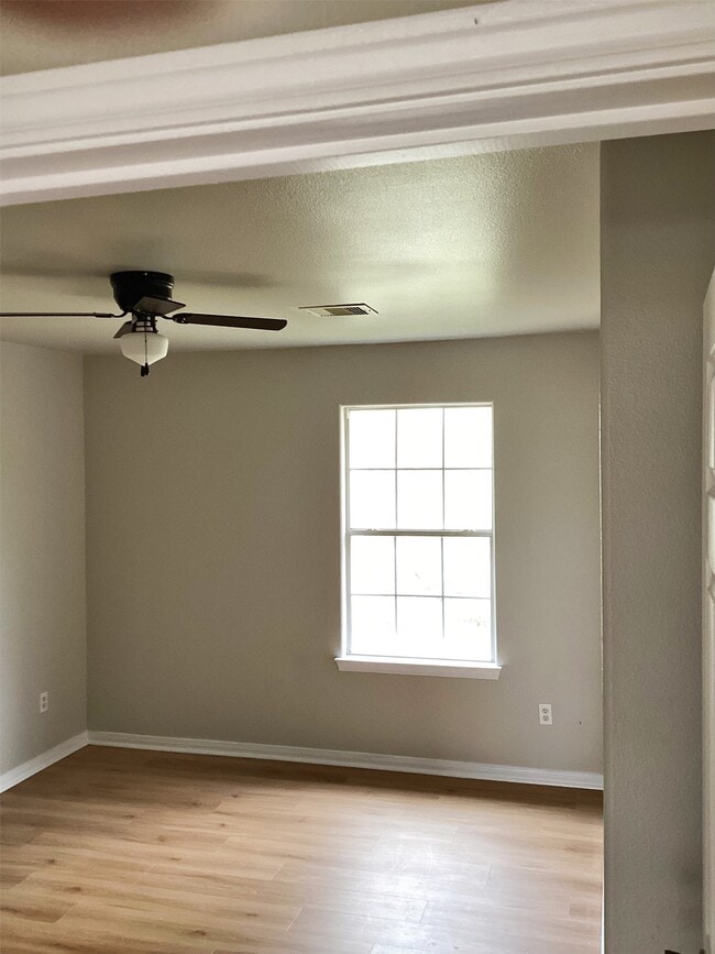 Building Photo - 10445 Wicklowe St