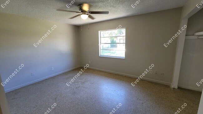 Building Photo - 3058 St Paul Dr