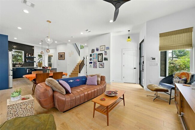 Building Photo - 1187 Oak Grove Ave