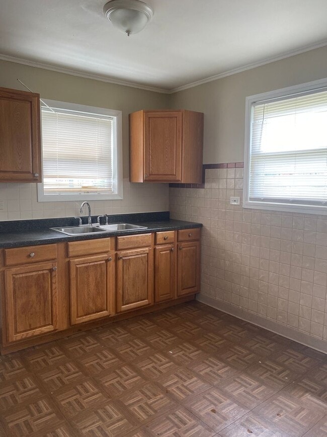 Building Photo - Beautiful House Available NOW $1500.00