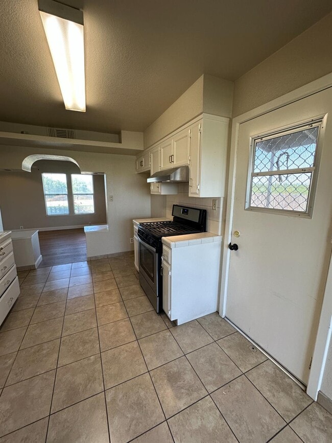 Building Photo - 3083 E Rose Ave