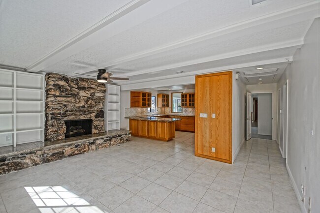Building Photo - VERY BRIGHT & AIRY, 2050 SQ FT HOME W/ TON...